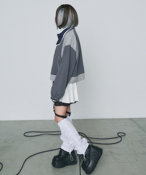 WEGO（ウィゴー）の「WEGO/【一部店限定】ドローストリングショートウィンドブレーカー（マウンテンパーカー・レディース・グレー・FREE）」の3枚目の写真
