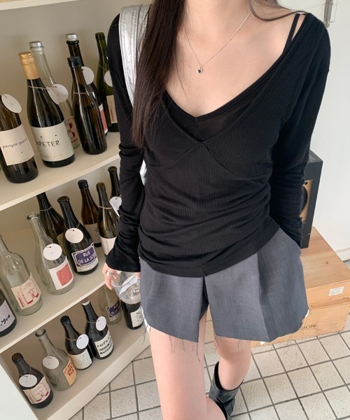 FREE STYLISTS(フリー スタイリスト)の「YUGA_YGMC Vネック ロングTシャツ+タンクトップ レイヤードセットアップ(アンサンブル・レディース・ブラック/カーキ/オフホワイト・FREE)」の13枚目の写真