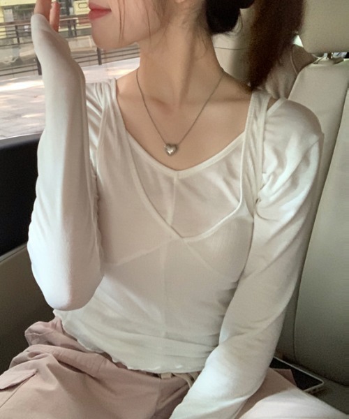 FREE STYLISTS(フリー スタイリスト)の「YUGA_YGMC Vネック ロングTシャツ+タンクトップ レイヤードセットアップ(アンサンブル・レディース・ブラック/カーキ/オフホワイト・FREE)」の10枚目の写真