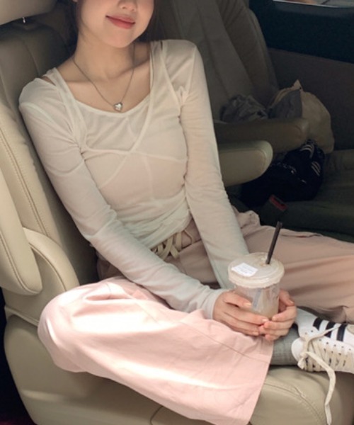 FREE STYLISTS(フリー スタイリスト)の「YUGA_YGMC Vネック ロングTシャツ+タンクトップ レイヤードセットアップ(アンサンブル・レディース・ブラック/カーキ/オフホワイト・FREE)」の19枚目の写真
