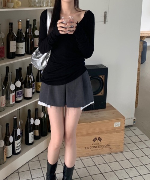 FREE STYLISTS(フリー スタイリスト)の「YUGA_YGMC Vネック ロングTシャツ+タンクトップ レイヤードセットアップ(アンサンブル・レディース・ブラック/カーキ/オフホワイト・FREE)」の14枚目の写真