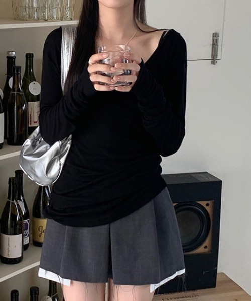 FREE STYLISTS(フリー スタイリスト)の「YUGA_YGMC Vネック ロングTシャツ+タンクトップ レイヤードセットアップ(アンサンブル・レディース・ブラック/カーキ/オフホワイト・FREE)」の22枚目の写真