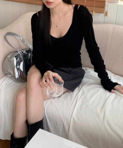 FREE STYLISTS(フリー スタイリスト)の「YUGA_YGMC Vネック ロングTシャツ+タンクトップ レイヤードセットアップ(アンサンブル・レディース・ブラック/カーキ/オフホワイト・FREE)」の21枚目の写真
