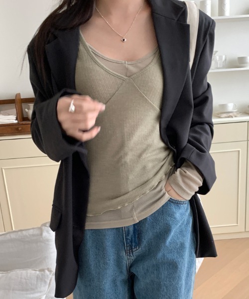 FREE STYLISTS(フリー スタイリスト)の「YUGA_YGMC Vネック ロングTシャツ+タンクトップ レイヤードセットアップ(アンサンブル・レディース・ブラック/カーキ/オフホワイト・FREE)」の17枚目の写真