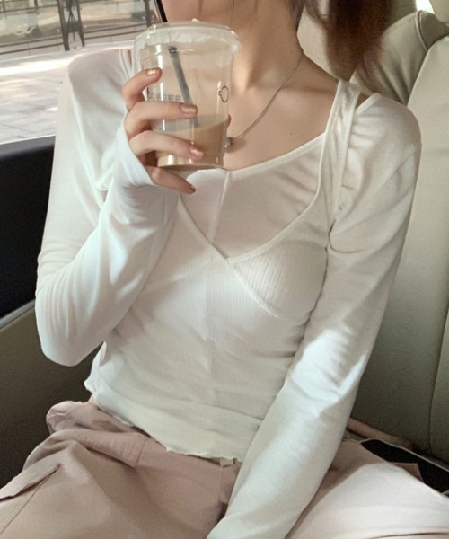 FREE STYLISTS(フリー スタイリスト)の「YUGA_YGMC Vネック ロングTシャツ+タンクトップ レイヤードセットアップ(アンサンブル・レディース・ブラック/カーキ/オフホワイト・FREE)」の11枚目の写真
