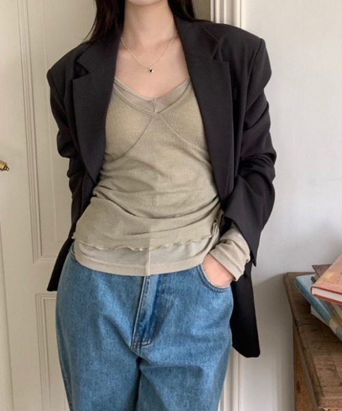 FREE STYLISTS(フリー スタイリスト)の「YUGA_YGMC Vネック ロングTシャツ+タンクトップ レイヤードセットアップ(アンサンブル・レディース・ブラック/カーキ/オフホワイト・FREE)」の16枚目の写真