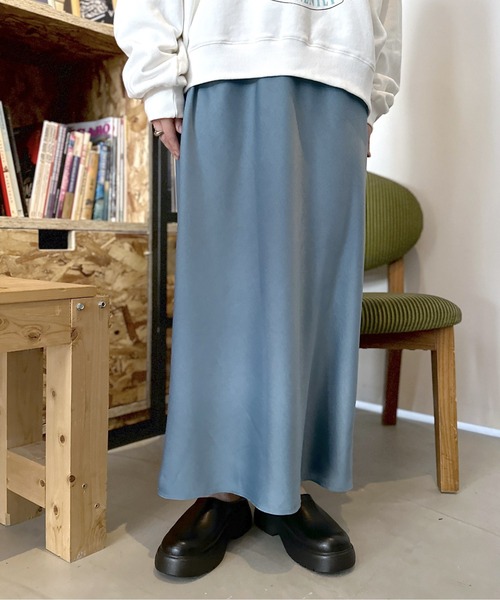 LEPSIM(レプシィム)の「ストレッチサテンスカート 971230(スカート・レディース・ブラック/アイボリー/カーキ/カーキブラウン/ブルー/グレー・TALL/FREE)」の6枚目の写真