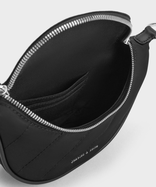 [エムエムシックス]ハーフムーンチェーンストラップクロスバッグ CHARLES & KEITH（チャールズ & キース）の「Philomena