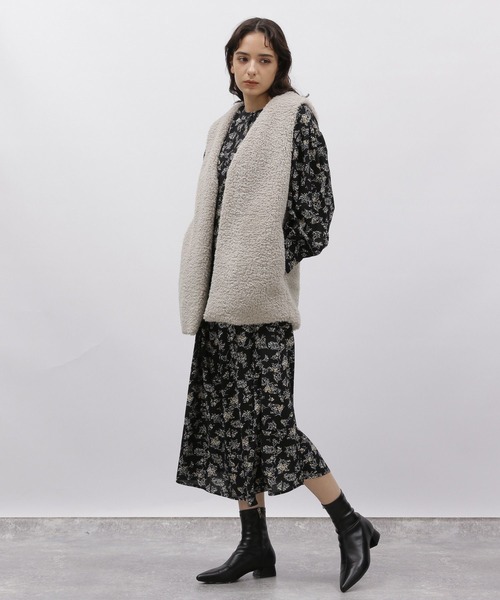 LAKOLE（ラコレ）の「ボアベスト / 977349（ベスト・レディース・ブラック/サンドグレー・SMALL/MEDIUM）」の4枚目の写真