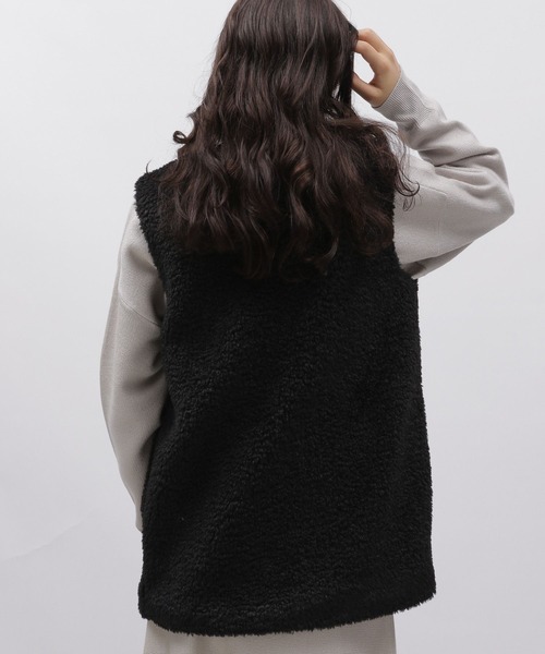 LAKOLE（ラコレ）の「ボアベスト / 977349（ベスト・レディース・ブラック/サンドグレー・SMALL/MEDIUM）」の14枚目の写真