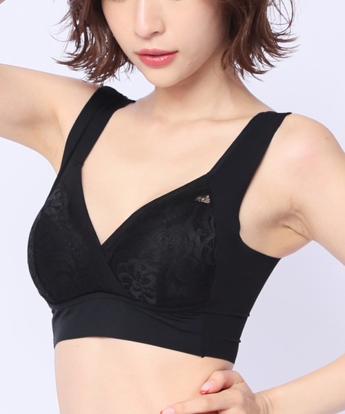 Honeys(ハニーズ)の「シームレスブラジャー(ナイトブラ・レディース・ピンク/ベージュ/ブラック/サックスブルー・L/LL/M)」の6枚目の写真