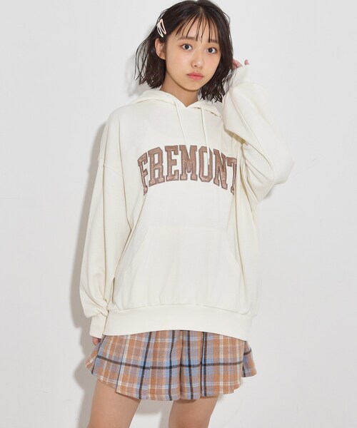 PINK-latte（ピンクラテ）の「◆サテンアップリケロゴフーディ（パーカー・キッズ・チャコールグレー/アイボリー/ピンク系/ブルー・14/16/15 ）」の11枚目の写真