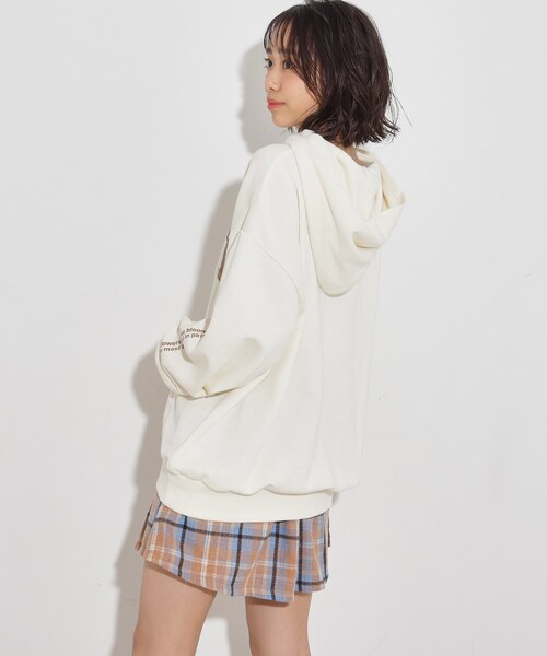 PINK-latte（ピンクラテ）の「◆サテンアップリケロゴフーディ（パーカー・キッズ・チャコールグレー/アイボリー/ピンク系/ブルー・14/16/15 ）」の12枚目の写真