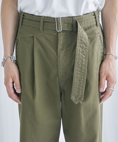 PUBLIC TOKYO（パブリックトウキョウ）の「ベルテッドタックストレートチノパンツ（チノパンツ・メンズ・ブラック/ベージュ/カーキ・1/2/3）」の9枚目の写真