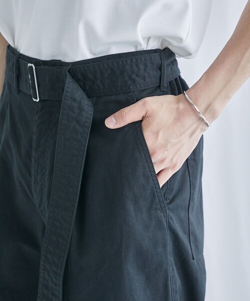 PUBLIC TOKYO（パブリックトウキョウ）の「ベルテッドタックストレートチノパンツ（チノパンツ・メンズ・ブラック/ベージュ/カーキ・1/2/3）」の14枚目の写真