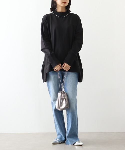 atONE(アットワン)の「atONE ハイネックビッグヘムランダムカットソー(Tシャツ/カットソー・レディース・グレイッシュベージュ/ブラック/ライトブラウン・4L~5L/LL~3L/M~L)」の8枚目の写真