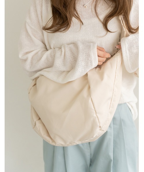 chocomee（チョコミー）の「casual shoulder bag（ショルダーバッグ・レディース・アイボリー・FREE）」の2枚目の写真