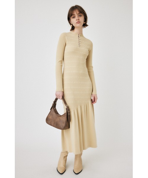 MOUSSY(マウジー)の「FLARE HEM KNIT ドレス(ワンピース・レディース・キナリ/ブラック/カーキ・1/2)」の20枚目の写真