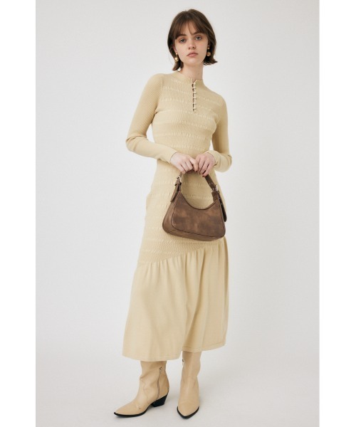 MOUSSY(マウジー)の「FLARE HEM KNIT ドレス(ワンピース・レディース・キナリ/ブラック/カーキ・1/2)」の21枚目の写真