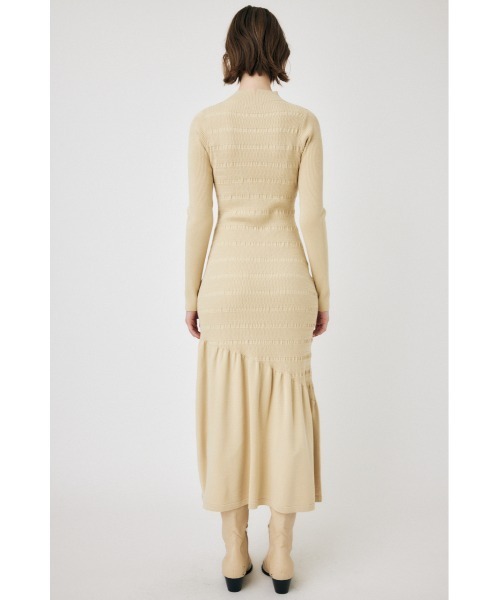 MOUSSY(マウジー)の「FLARE HEM KNIT ドレス(ワンピース・レディース・キナリ/ブラック/カーキ・1/2)」の4枚目の写真