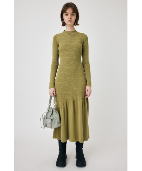 MOUSSY(マウジー)の「FLARE HEM KNIT ドレス(ワンピース・レディース・キナリ/ブラック/カーキ・1/2)」の9枚目の写真