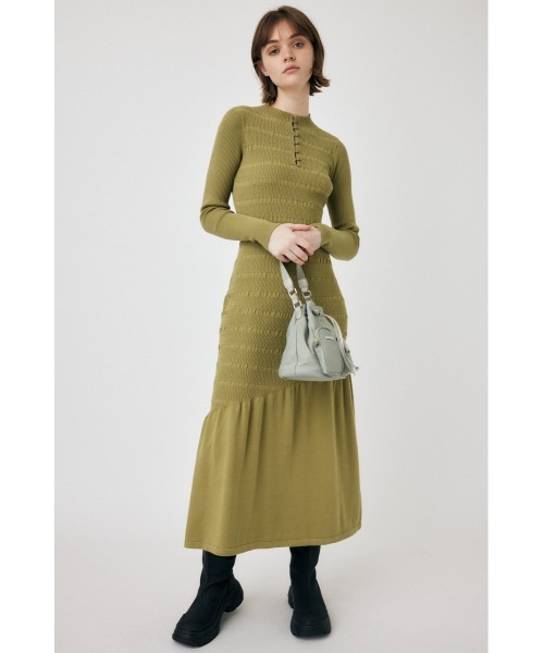 MOUSSY(マウジー)の「FLARE HEM KNIT ドレス(ワンピース・レディース・キナリ/ブラック/カーキ・1/2)」の10枚目の写真