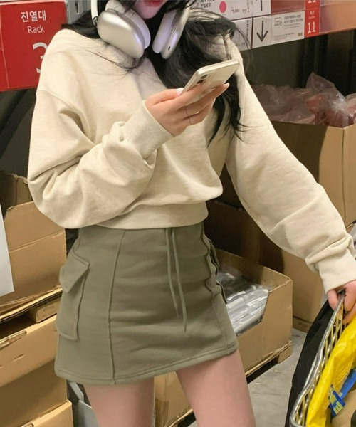 BEIDELLI（ベイデリー）の「[BELLIDE MADE] パステルVネッククロップドスウェット（スウェット・レディース・ネイビー/ピンク/グレー/オートミール/イエロー・FREE）」の17枚目の写真