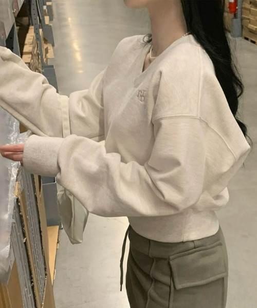 BEIDELLI（ベイデリー）の「[BELLIDE MADE] パステルVネッククロップドスウェット（スウェット・レディース・ネイビー/ピンク/グレー/オートミール/イエロー・FREE）」の16枚目の写真