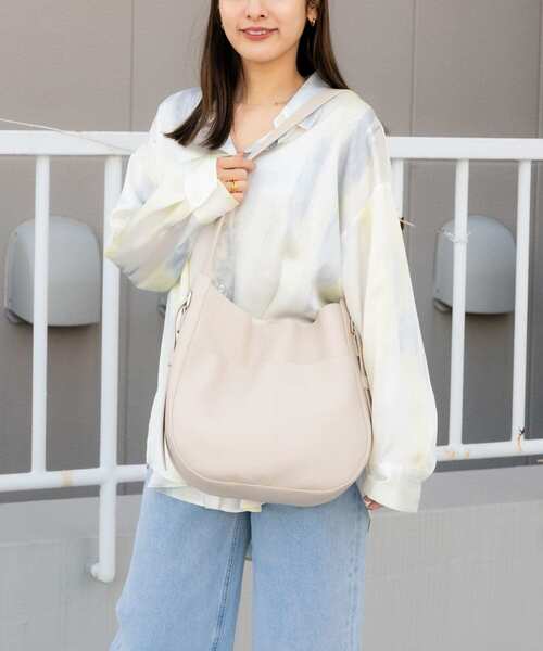 SENSE OF PLACE by URBAN RESEARCH（センスオブプレイスバイアーバンリサーチ）の「アウトポケットビッグショルダーバッグ（ショルダーバッグ・レディース・ブラウン/ライトベージュ/ブラック・ONE）」の11枚目の写真