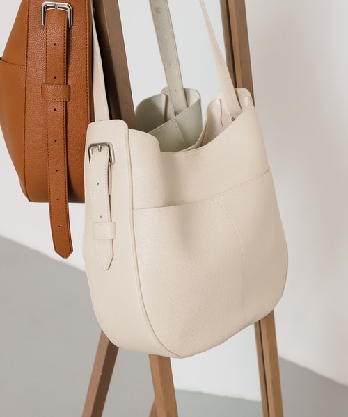 SENSE OF PLACE by URBAN RESEARCH（センスオブプレイスバイアーバンリサーチ）の「アウトポケットビッグショルダーバッグ（ショルダーバッグ・レディース・ブラウン/ライトベージュ/ブラック・ONE）」の17枚目の写真