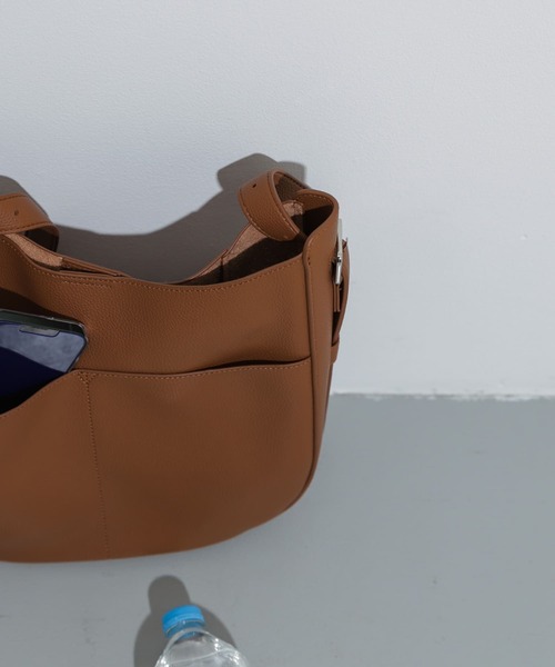 SENSE OF PLACE by URBAN RESEARCH（センスオブプレイスバイアーバンリサーチ）の「アウトポケットビッグショルダーバッグ（ショルダーバッグ・レディース・ブラウン/ライトベージュ/ブラック・ONE）」の19枚目の写真