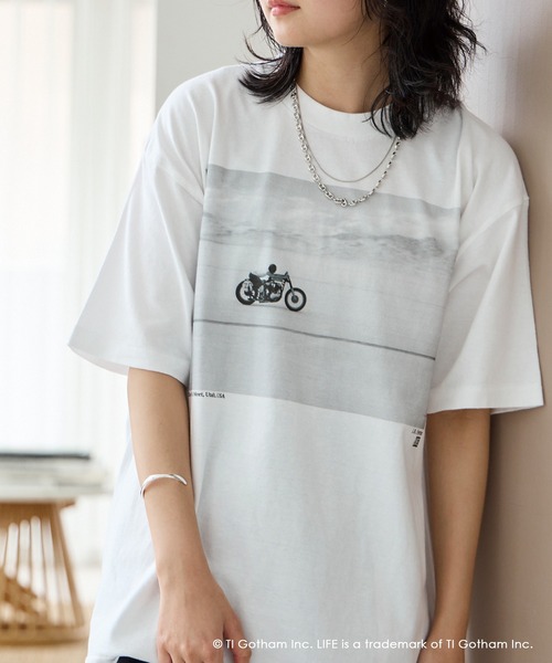 LIFE(ライフ)の「LIFE/bike/バイクフォトプリントTシャツ(Tシャツ/カットソー・レディース・ホワイト・M/L/XL)」の2枚目の写真