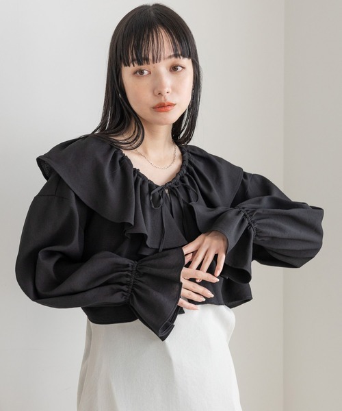 LOWRYS FARM(ローリーズファーム)の「フリルショートボレロLS 971196(シャツ/ブラウス・レディース・オフホワイト/アイボリー/ブラック・FREE)」の1枚目の写真