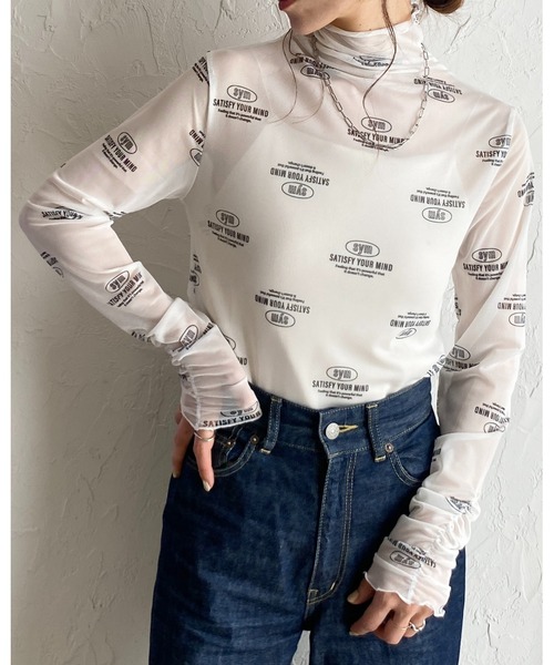 AMERI 長袖 シアー トップス 英字柄 She's Closet（シーズクローゼット）の「英字ロゴプリント総柄長袖
