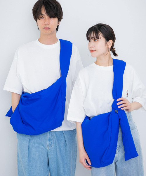 SENSE OF PLACE by URBAN RESEARCH（センスオブプレイスバイアーバンリサーチ）の「『ユニセックス』ナイロンパデットビッグショルダー（ショルダーバッグ・メンズ・アイボリー/ブルー/ミント/ブラック/オレンジ・ONE）」の16枚目の写真