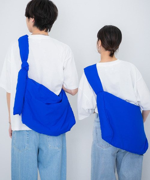 SENSE OF PLACE by URBAN RESEARCH（センスオブプレイスバイアーバンリサーチ）の「『ユニセックス』ナイロンパデットビッグショルダー（ショルダーバッグ・メンズ・アイボリー/ブルー/ミント/ブラック/オレンジ・ONE）」の19枚目の写真