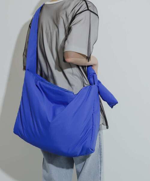 SENSE OF PLACE by URBAN RESEARCH（センスオブプレイスバイアーバンリサーチ）の「『ユニセックス』ナイロンパデットビッグショルダー（ショルダーバッグ・メンズ・アイボリー/ブルー/ミント/ブラック/オレンジ・ONE）」の11枚目の写真