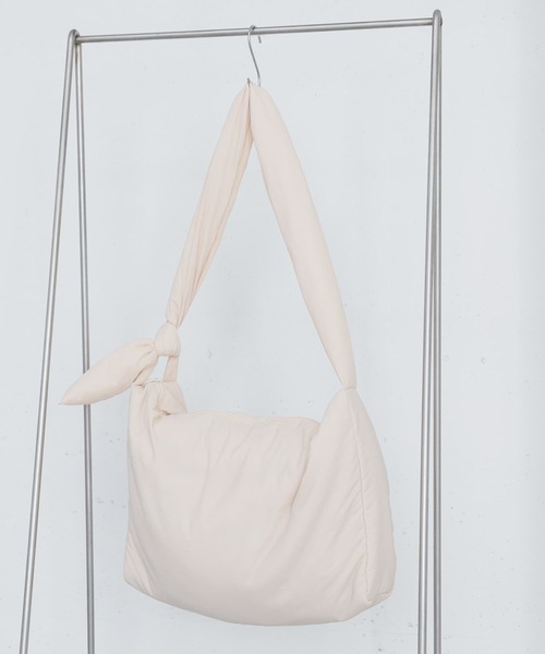 SENSE OF PLACE by URBAN RESEARCH（センスオブプレイスバイアーバンリサーチ）の「『ユニセックス』ナイロンパデットビッグショルダー（ショルダーバッグ・メンズ・アイボリー/ブルー/ミント/ブラック/オレンジ・ONE）」の2枚目の写真