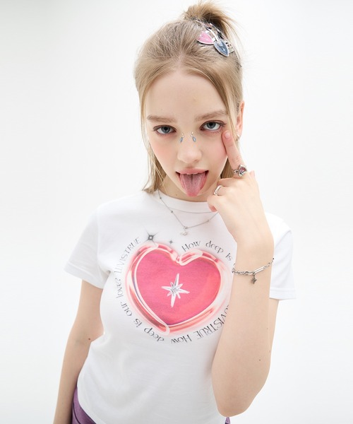 LUVISTRUE（ラヴイズトゥルー）の「DN GLOSSY TWINKLE TEE（Tシャツ/カットソー・レディース・ブラック/ホワイト・FREE）」の2枚目の写真