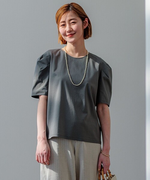 23区 S(ニジュウサンクチイサイサイズ)の「【洗える】スムースデザイン タックディテール カットソー(Tシャツ/カットソー・レディース・ホワイト系/ブラック系/カーキ系/イエロー系/ベージュ系・32)」の4枚目の写真