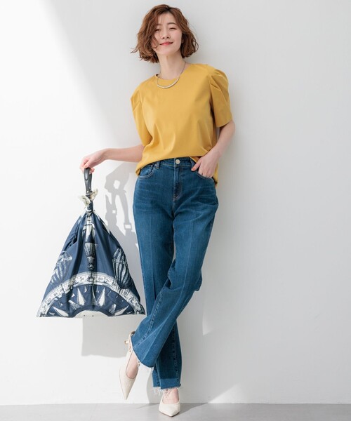 23区 S(ニジュウサンクチイサイサイズ)の「【洗える】スムースデザイン タックディテール カットソー(Tシャツ/カットソー・レディース・ホワイト系/ブラック系/カーキ系/イエロー系/ベージュ系・32)」の8枚目の写真