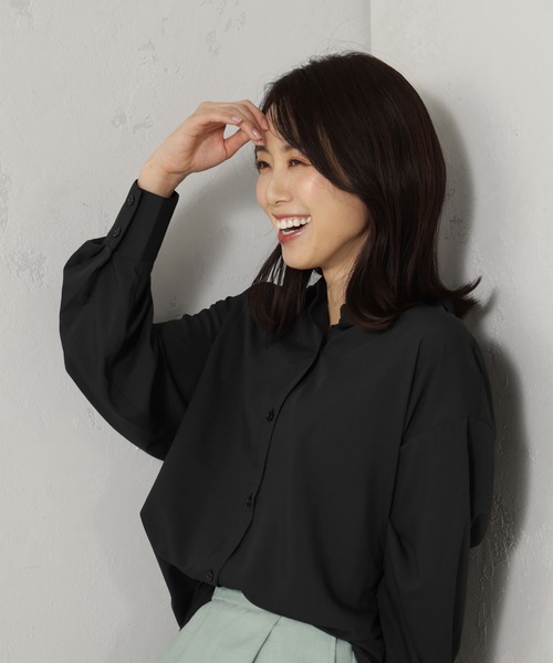 FOUND GOOD（ファウンドグッド）の「接触冷感・UV. 速乾・お手入れ簡単コタットレギュラーシャツ（シャツ/ブラウス・レディース・ブラウン系5/ブラック/ブラウン系/オレンジ系/ブルー系5/グリーン/ブルー系/ブルー系1・S/M/L）」の2枚目の写真