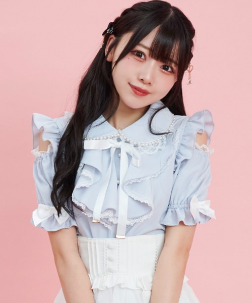 Secret Honey（シークレットハニー）の「肩開きラッフル裾フリルブラウス（シャツ/ブラウス・レディース・オフホワイト/ブルー・MEDIUM）」の2枚目の写真