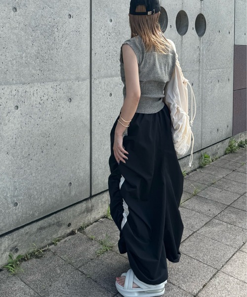 y/m by misato（イムバイミサト）の「配色ラインドロストスカート（スカート・レディース・アイボリー/ブラック・FREE）」の5枚目の写真