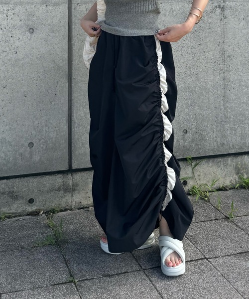 y/m by misato（イムバイミサト）の「配色ラインドロストスカート（スカート・レディース・アイボリー/ブラック・FREE）」の6枚目の写真