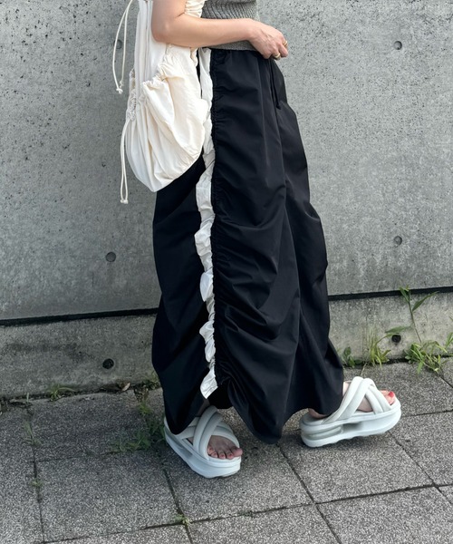 y/m by misato（イムバイミサト）の「配色ラインドロストスカート（スカート・レディース・アイボリー/ブラック・FREE）」の9枚目の写真