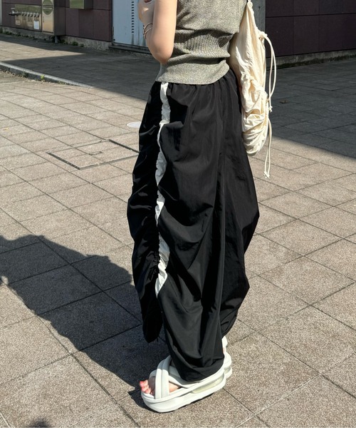 y/m by misato（イムバイミサト）の「配色ラインドロストスカート（スカート・レディース・アイボリー/ブラック・FREE）」の12枚目の写真
