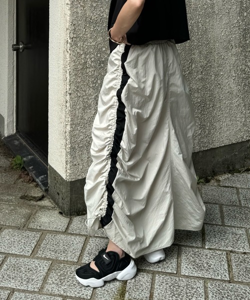 y/m by misato（イムバイミサト）の「配色ラインドロストスカート（スカート・レディース・アイボリー/ブラック・FREE）」の17枚目の写真