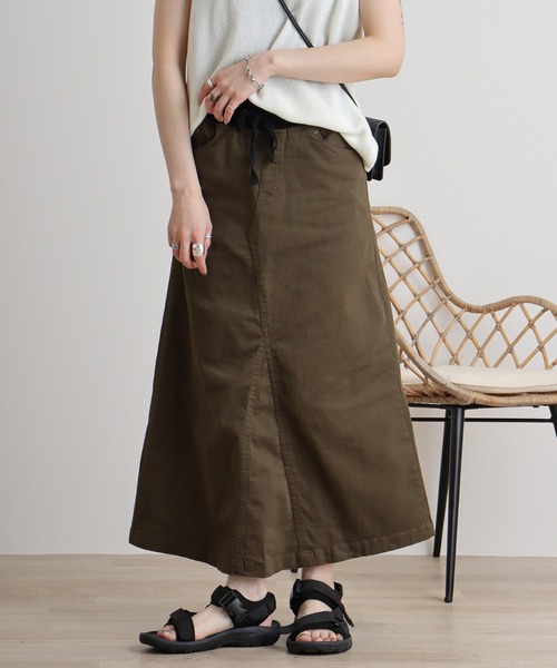 atONE（アットワン）の「atONE ウエストリブストレッチロングスカート（スカート・レディース・ベージュ/ブラック/カーキ・M/3L/L/LL/4L）」の3枚目の写真