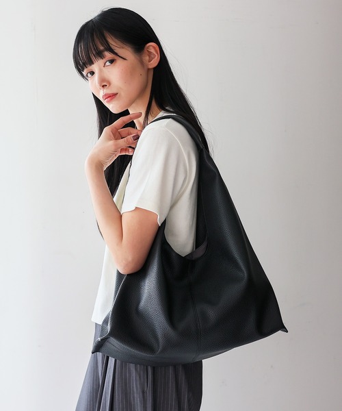 極美品 A4可　ロジェヴィヴィエ　プリズミック　チェーントートバッグ 極美品 A4可 ロジェヴィヴィエ プリズミック チェーントート